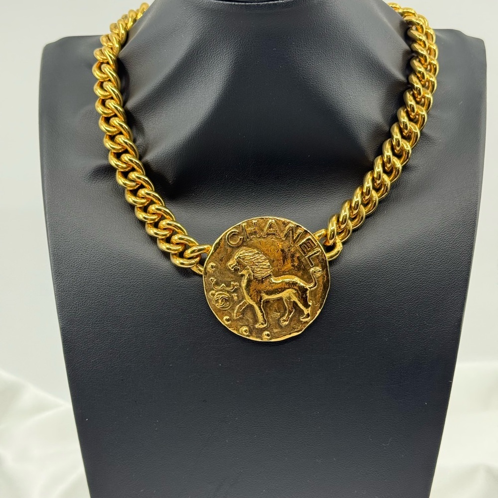 Vintage CHANEL Large Oversized Gold Lion Emblem Chain Choker Necklace